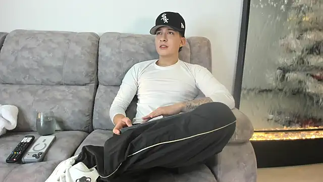 Snapshot of emmanuel_scor chatting on 17, 12, 2025 emmanuel scor online show from 17, 12, 2025