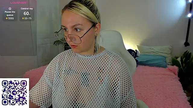 Snapshot of Debbie_Taylor chatting on 6, 5, 2026 Debbie Taylor online show from 6, 5, 2026