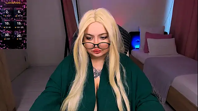 Snapshot of love_insidee chatting on 2, 2, 2025 love insidee online show from 2, 2, 2025