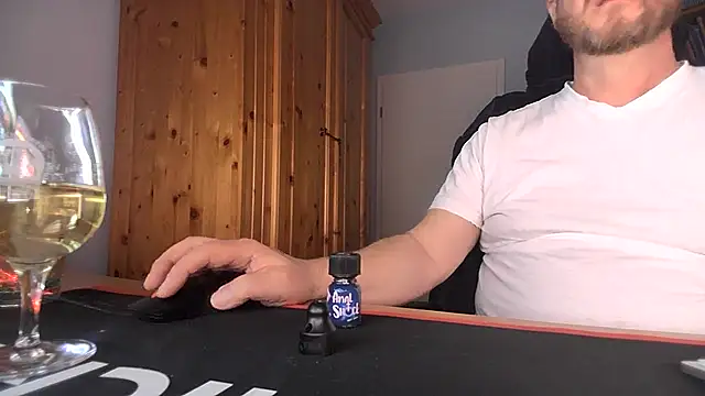 Snapshot of Tom_PP_cgn chatting on 6, 4, 2026 Tom PP cgn online show from 6, 4, 2026