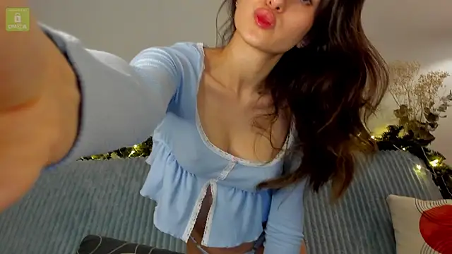 Snapshot of erika_hoiree chatting on 20, 12, 2024 erika hoiree online show from 20, 12, 2024