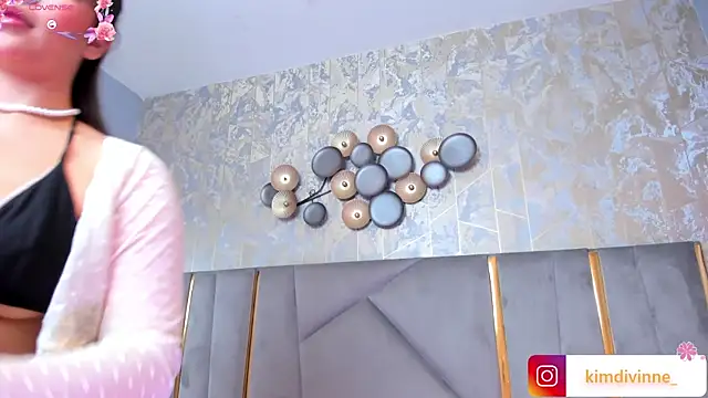 KimDevinne online show from 1, 2, 2025