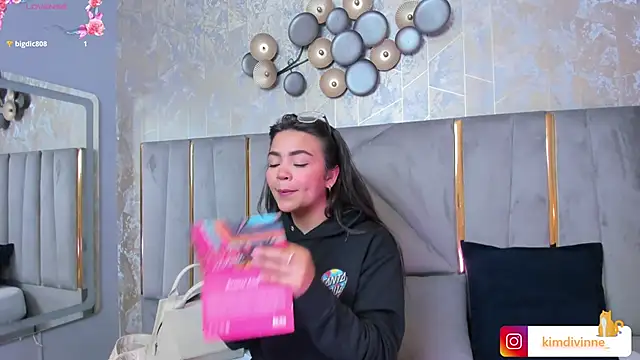 KimDevinne online show from 27, 2, 2025