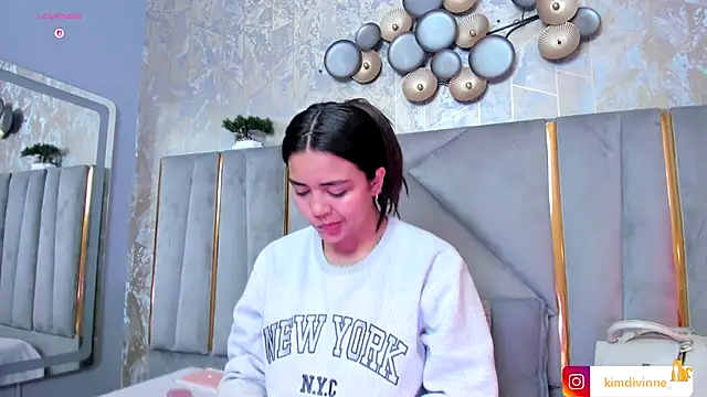 KimDevinne online show from 4, 10, 2025