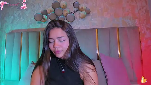 Snapshot of KimDevinne chatting on 22, 4, 2026 KimDevinne online show from 22, 4, 2026