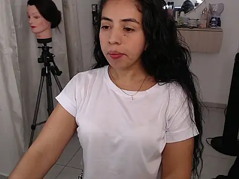 Snapshot of anngela01 chatting on 20, 3, 2026 anngela01 online show from 20, 3, 2026