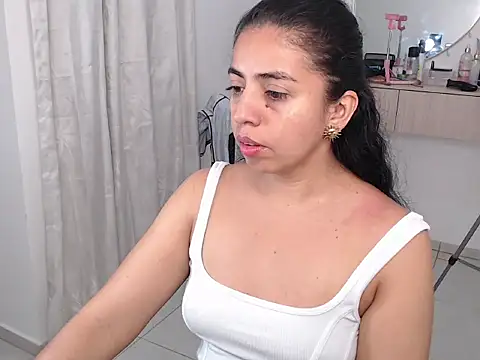 Snapshot of anngela01 chatting on 24, 3, 2026 anngela01 online show from 24, 3, 2026