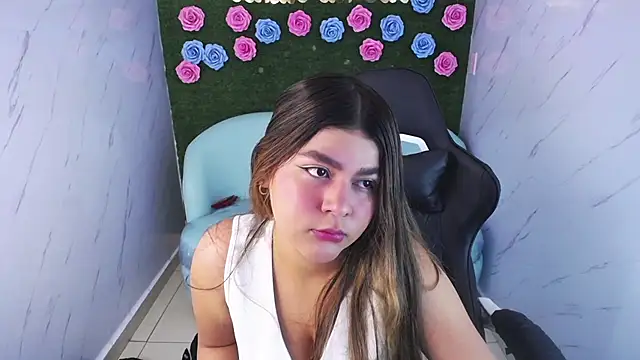 Snapshot of emmalee_01a chatting on 28, 2, 2025 emmalee 01a online show from 28, 2, 2025