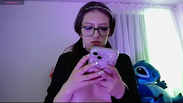 Snapshot of Aurora_blossom__ chatting on 8, 3, 2025 Aurora blossom online show from 8, 3, 2025