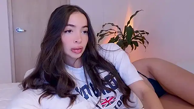 Siny Moore online show from 4, 12, 2024