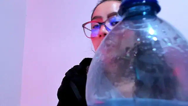 Snapshot of teffy_lee chatting on 5, 1, 2025 teffy lee online show from 5, 1, 2025