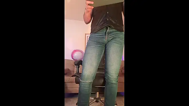 Snapshot of bradley_colt chatting on 9, 4, 2026 bradley colt online show from 9, 4, 2026