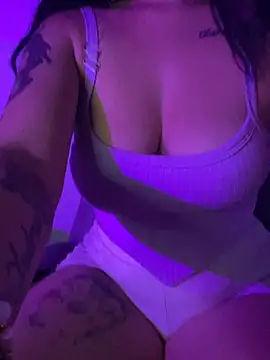 Snapshot of Alahia7demon chatting on 22, 4, 2026 Alahia7demon online show from 22, 4, 2026