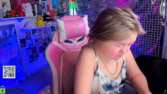 Snapshot of Sara_Robinson chatting on 6, 4, 2026 Sara Robinson online show from 6, 4, 2026