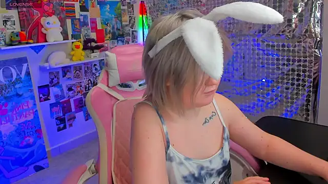 Snapshot of Sara_Robinson chatting on 7, 4, 2026 Sara Robinson online show from 7, 4, 2026