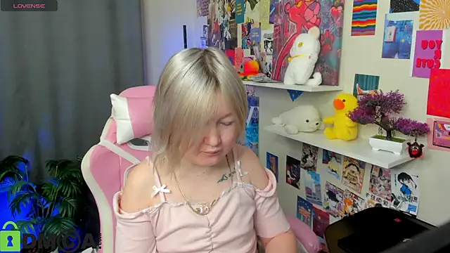 Snapshot of Sara_Robinson chatting on 17, 4, 2026 Sara Robinson online show from 17, 4, 2026