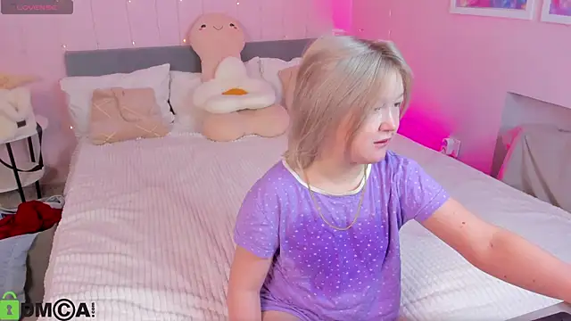 Snapshot of Sara_Robinson chatting on 21, 4, 2026 Sara Robinson online show from 21, 4, 2026