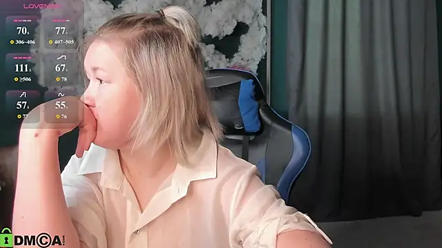 Snapshot of Sara_Robinson chatting on 18, 6, 2026 Sara Robinson online show from 18, 6, 2026