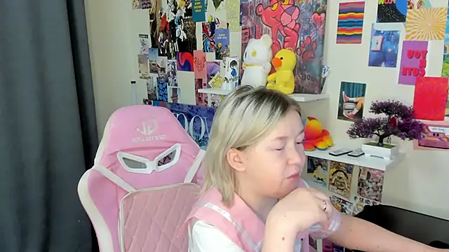 Snapshot of Sara_Robinson chatting on 2, 7, 2026 Sara Robinson online show from 2, 7, 2026