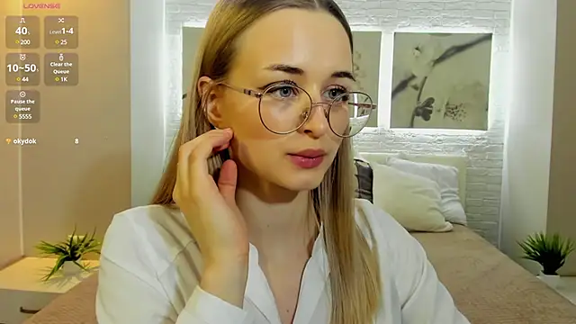 Tiffanyhunt online show from 12, 3, 2025