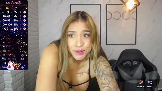 Snapshot of _Charlotte_v chatting on 4, 1, 2025 Charlotte v online show from 4, 1, 2025