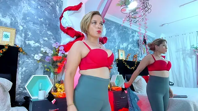 Snapshot of AuroraRojas chatting on 11, 2, 2025 AuroraRojas online show from 11, 2, 2025