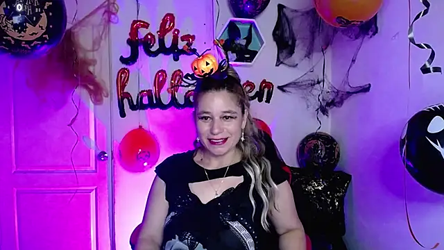 Snapshot of AuroraRojas chatting on 21, 10, 2025 AuroraRojas online show from 21, 10, 2025