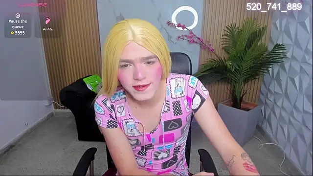 Snapshot of DylanRosse chatting on 15, 11, 2025 DylanRosse online show from 15, 11, 2025