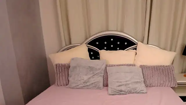 Snapshot of JessieePink chatting on 14, 1, 2025 JessieePink online show from 14, 1, 2025