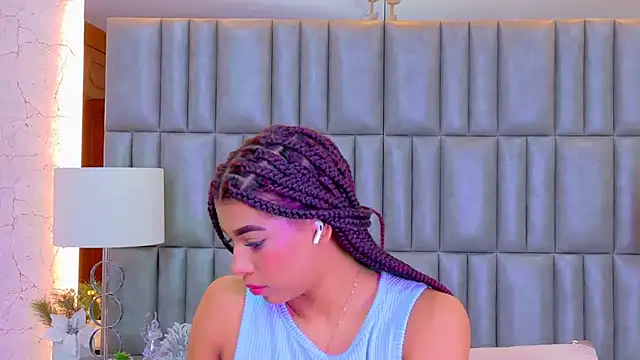 Snapshot of TiaraRosse chatting on 25, 6, 2026 TiaraRosse online show from 25, 6, 2026