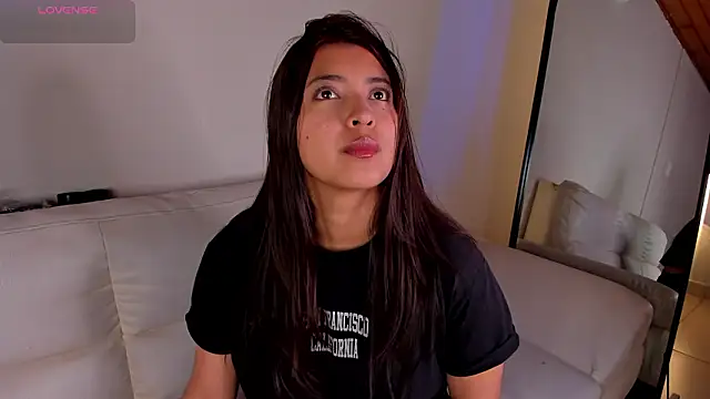 Snapshot of Rebeca_Williams_ chatting on 3, 3, 2026 Rebeca Williams online show from 3, 3, 2026