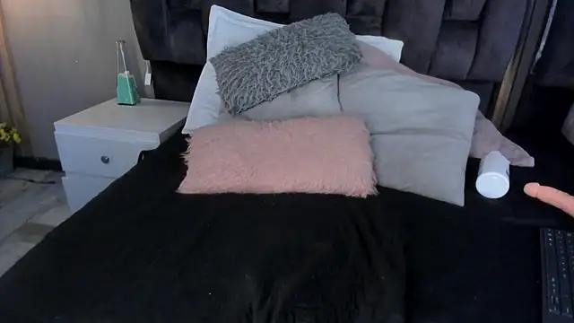 Snapshot of estefania__gomez chatting on 5, 3, 2025 estefania gomez online show from 5, 3, 2025