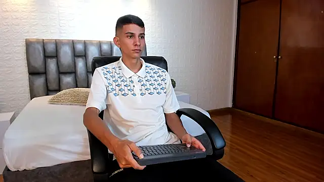 Snapshot of Aaron_Scoot chatting on 19, 3, 2026 Aaron Scoot online show from 19, 3, 2026