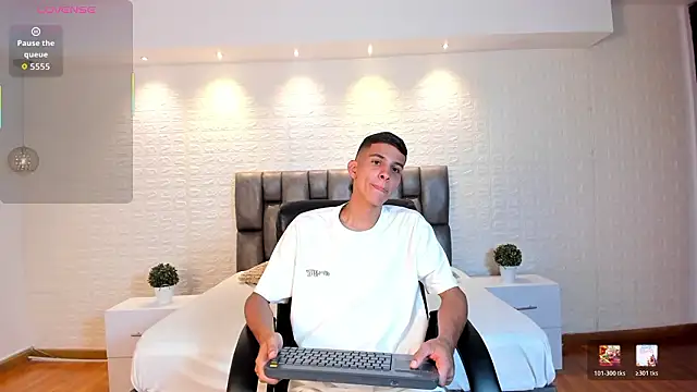 Snapshot of Aaron_Scoot chatting on 20, 3, 2026 Aaron Scoot online show from 20, 3, 2026