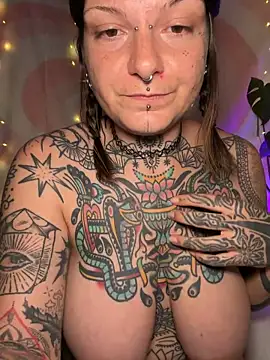 Snapshot of lizzardqueeen chatting on 15, 3, 2026 lizzardqueeen online show from 15, 3, 2026