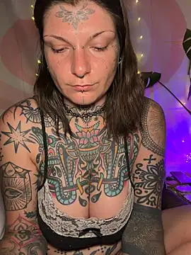 Snapshot of lizzardqueeen chatting on 16, 3, 2026 lizzardqueeen online show from 16, 3, 2026