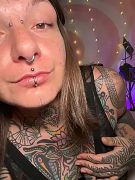 Snapshot of lizzardqueeen chatting on 24, 3, 2026 lizzardqueeen online show from 24, 3, 2026