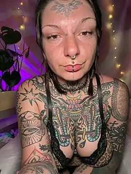 Snapshot of lizzardqueeen chatting on 28, 3, 2026 lizzardqueeen online show from 28, 3, 2026