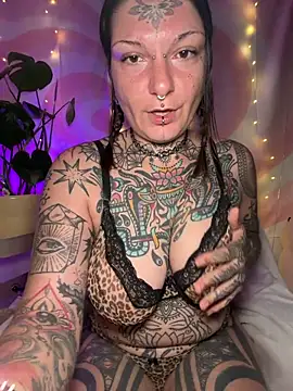 Snapshot of lizzardqueeen chatting on 31, 3, 2026 lizzardqueeen online show from 31, 3, 2026