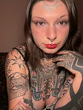 Snapshot of lizzardqueeen chatting on 16, 4, 2026 lizzardqueeen online show from 16, 4, 2026