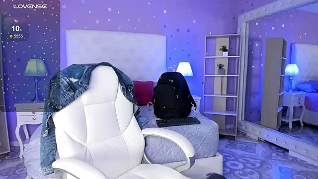 scarlette 15  online show from 9, 9, 2025