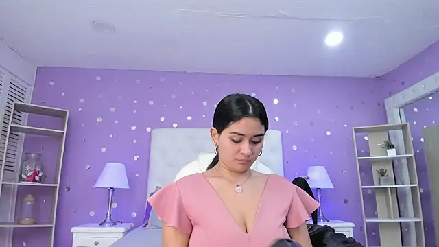 scarlette 15  online show from 11, 11, 2025