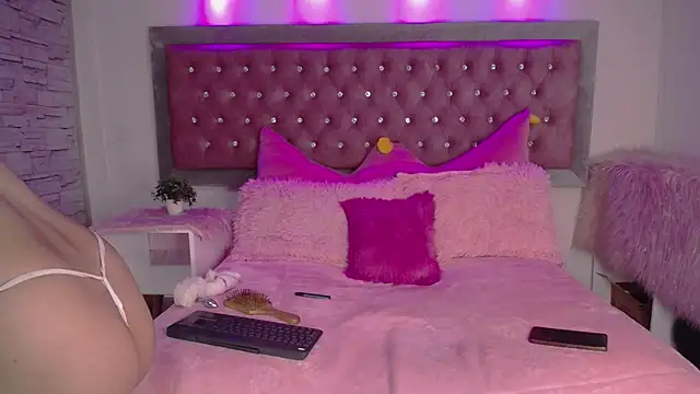 EmmaWilder online show from 13, 1, 2025