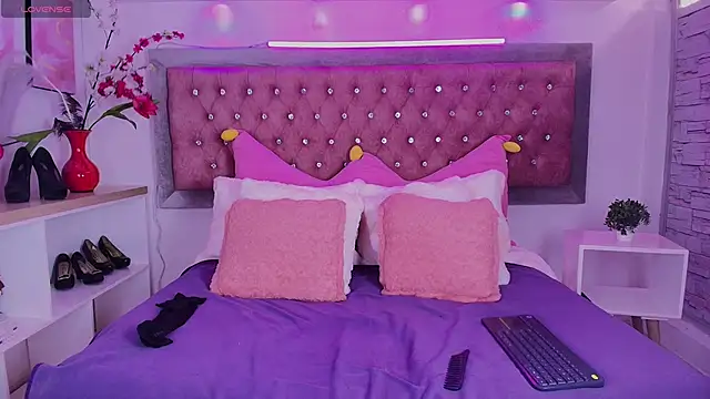 EmmaWilder online show from 30, 9, 2025