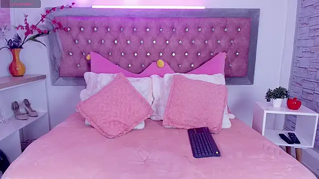 EmmaWilder online show from 2, 11, 2025