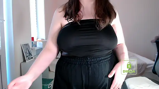 Snapshot of cute_and_hot chatting on 7, 3, 2026 cute and hot online show from 7, 3, 2026