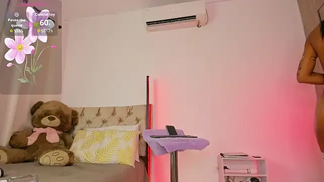 Snapshot of Lia_Petite1 chatting on 22, 3, 2026 Lia Petite1 online show from 22, 3, 2026