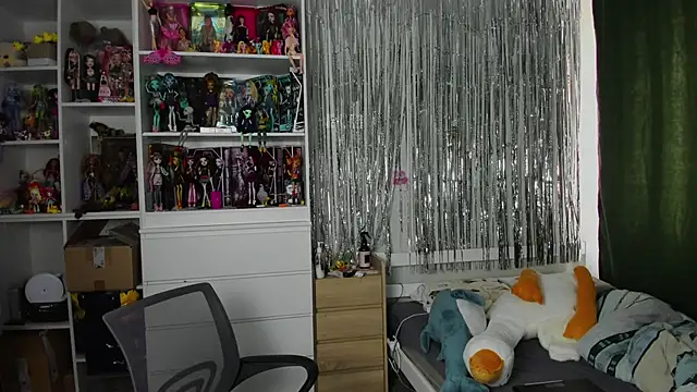 School Love online show from 5, 4, 2026