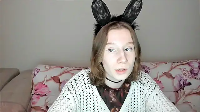 Snapshot of EnigmaSee chatting on 2, 12, 2024 EnigmaSee online show from 2, 12, 2024