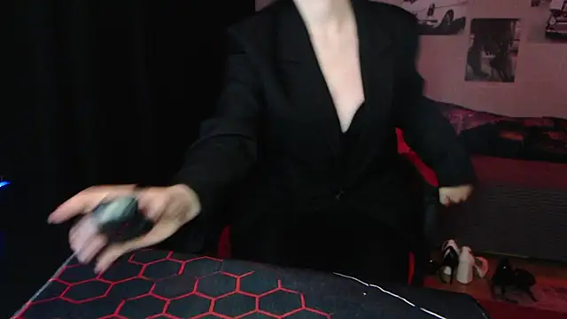 Snapshot of Fluffy_Tiffy chatting on 9, 10, 2025 Fluffy Tiffy online show from 9, 10, 2025